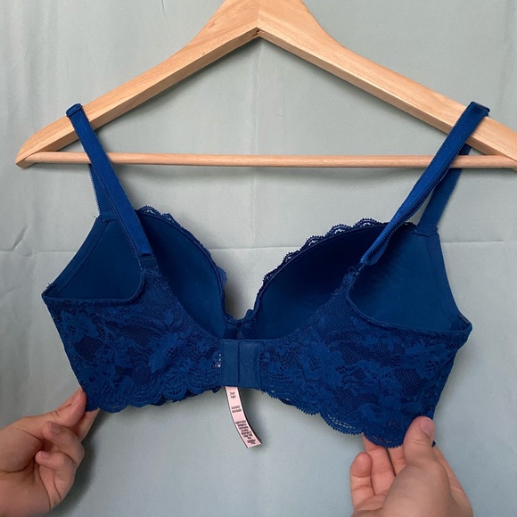 Victoria’s Secret Blue Lace Bra - Picture 2 of 3